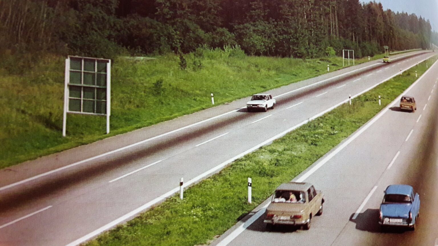 RETRO Vytoužená dálnice D1 před 40 lety faei.cz