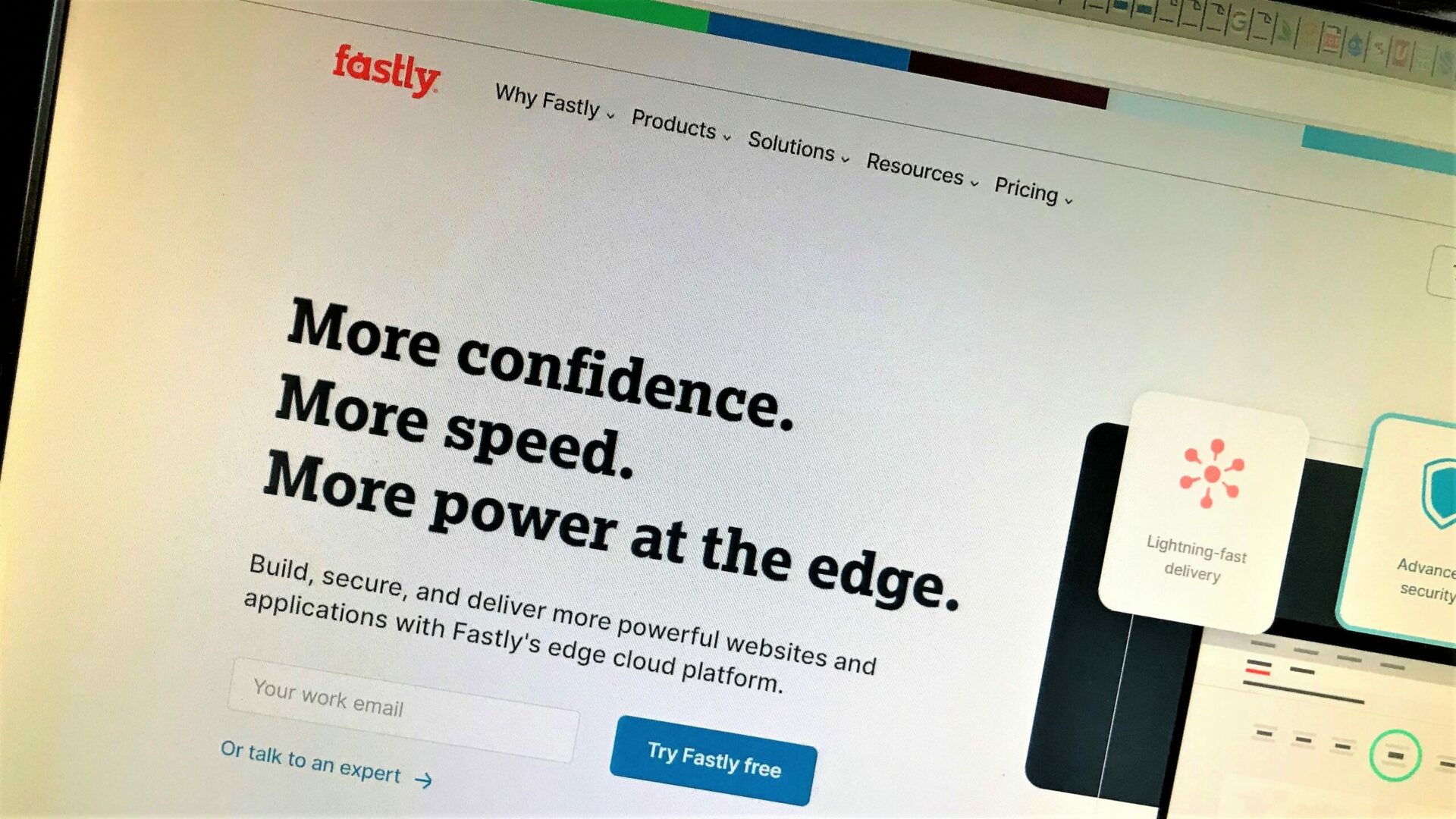 Fastly poskytuje vrstvu podpory mezi internetovými společnostmi a zákazníky, kteří se snaží získat přístup k zpravodajským webům, sociálním médiím a dalším on-line platformám. Když ale „spadne“ on sám, přístup k těmto službám může být zcela zablokován. Ilustrační foto: FAEI.cz