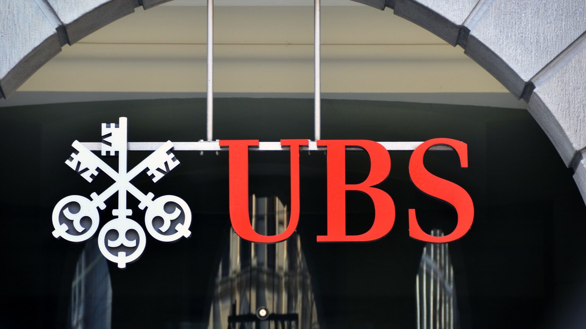 Švýcarský bankovní gigant UBS uvedl na trh svůj první tokenizovaný investiční fond na blockchainu Ethereum. Ilustrační foto: Depositphotos.com