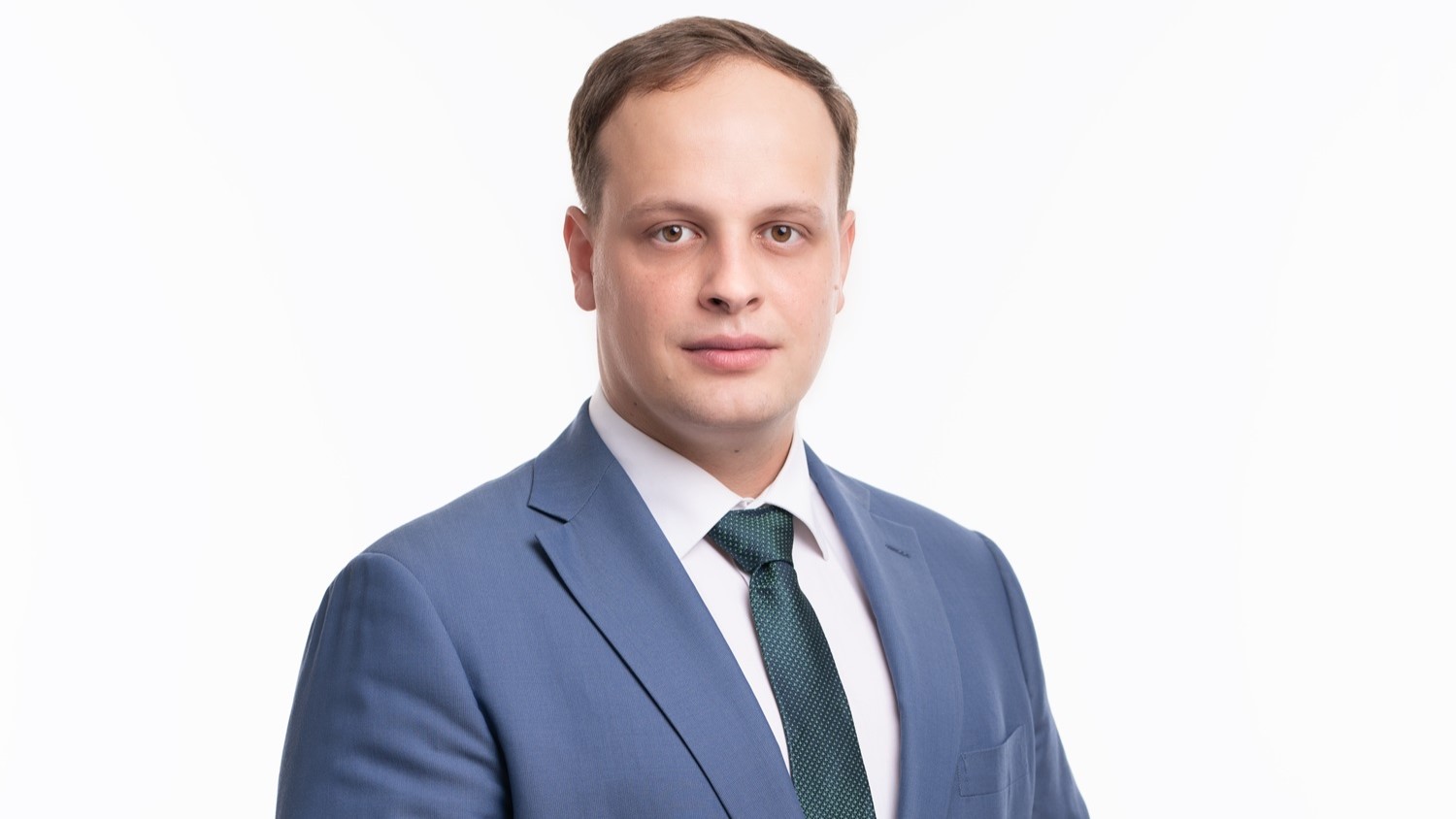 Pavel Peterka se stal novým hlavním ekonomem českého zastoupení globálního fintechu XTB. Zaměří se na měnovou a fiskální politiku a její dopady na finanční trhy. Foto: XTB