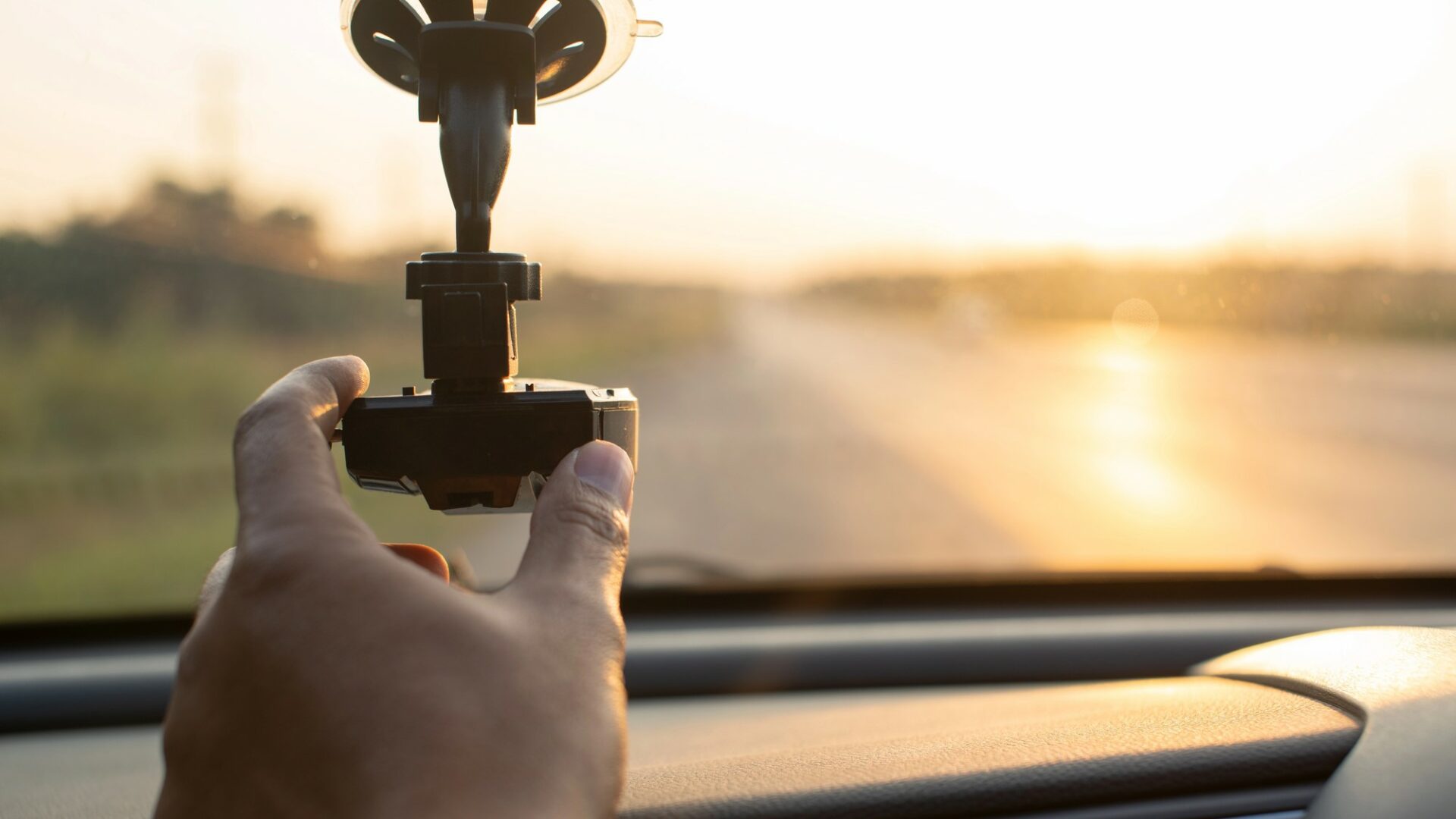 Antiradar, který slouží jen jako pasivní zařízení, upozorňující na měření rychlosti, zákonem zakázaný není. Ilustrační foto: Depositphotos.com