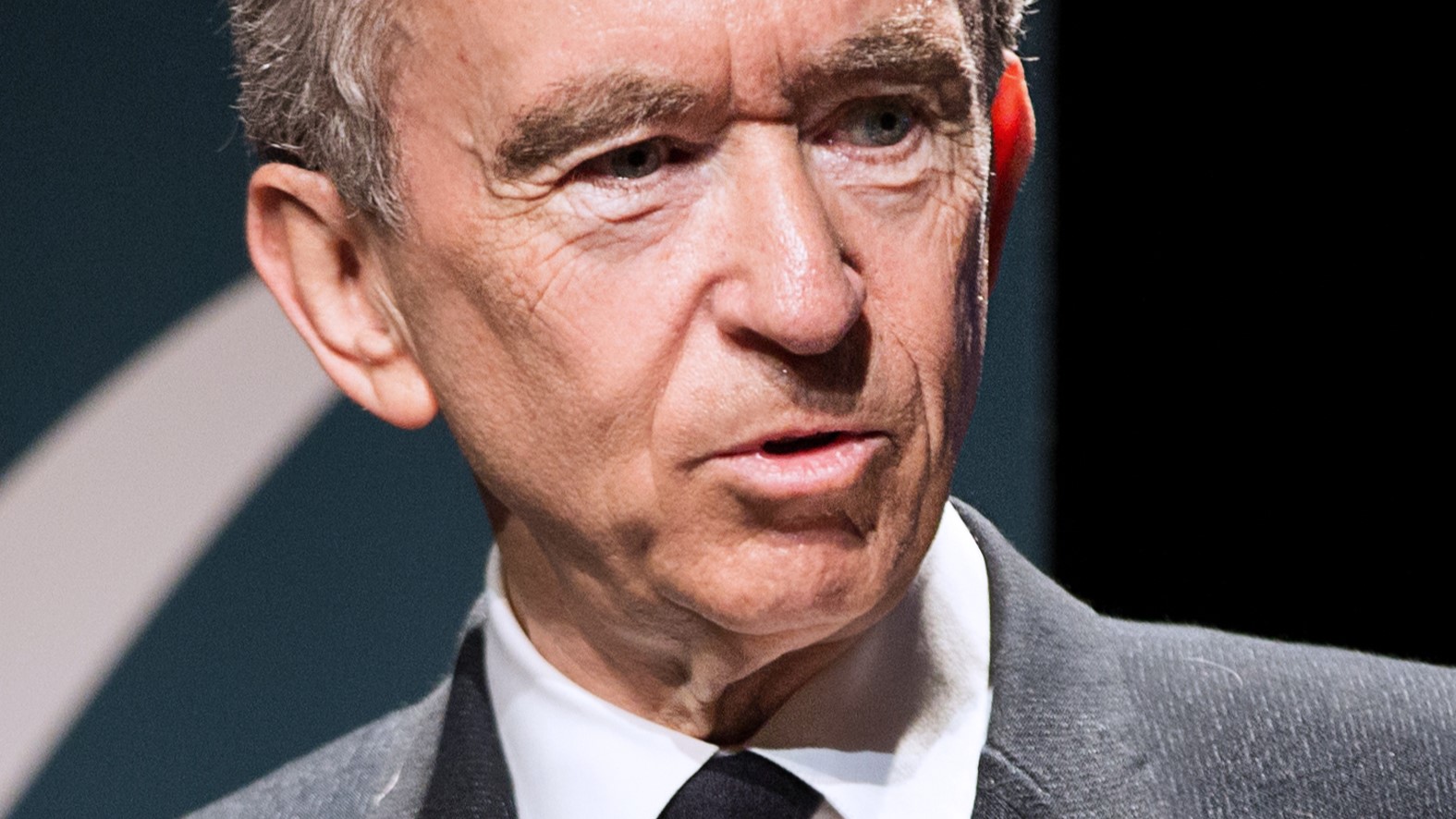 Nejbohatší muž Francie, Bernard Arnault u pařížského soudu prohlásil, že vůbec nevěděl, že bývalý šéf francouzské kontrarozvědky údajně zneužíval své pravomoci k ochraně impéria jeho značky. Ilustrační foto: Jérémy Barande / Ecole polytechnique Université Paris-Saclay, CC BY-SA 2.0, https://commons.wikimedia.org/w/index.php?curid=57236367