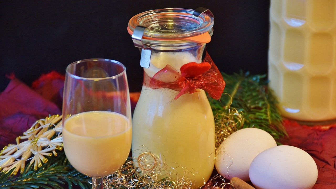 Vaječný likér neodmyslitelně patří k vánočním svátkům. A to nejen v Česku. Ilustrační foto: Pixabay.com