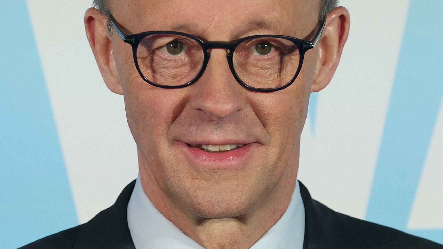Nadcházející německý kancléř Friedrich Merz volá po uvolnění rozpočtových pravidel EU, aby bylo možné celounijně investovat mnohem více do zbrojení a zajištění bezpečnosti. Ilustrační foto: Sandro Halank, Wikimedia Commons, CC BY-SA 4.0, CC BY-SA 4.0, https://commons.wikimedia.org/w/index.php?curid=159941022