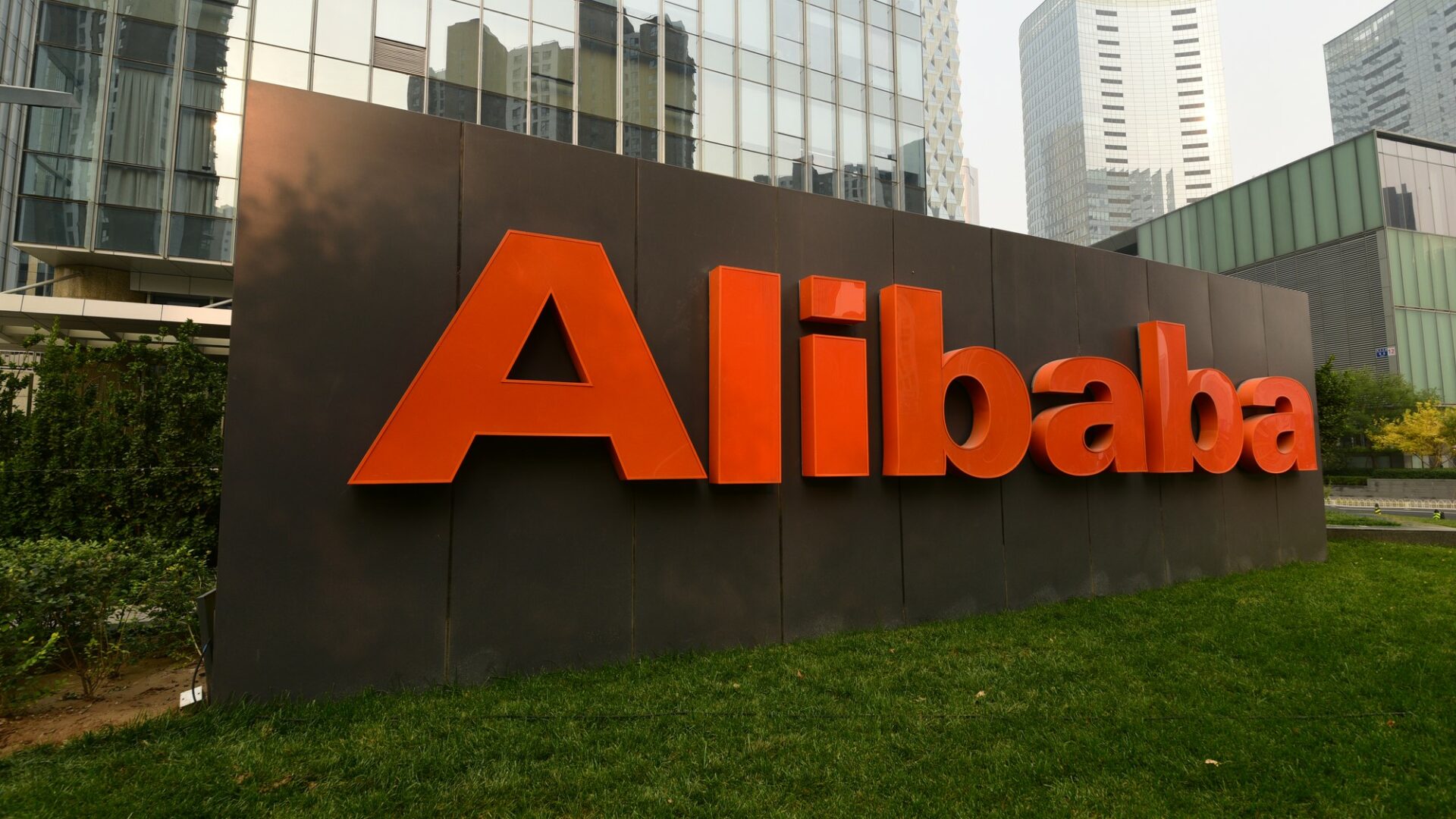 Alibaba stále více expanduje do sektoru umělé inteligence, kam plánuje během příštích tří let investovat miliardy dolarů. Ilustrační foto: Depositphotos.com