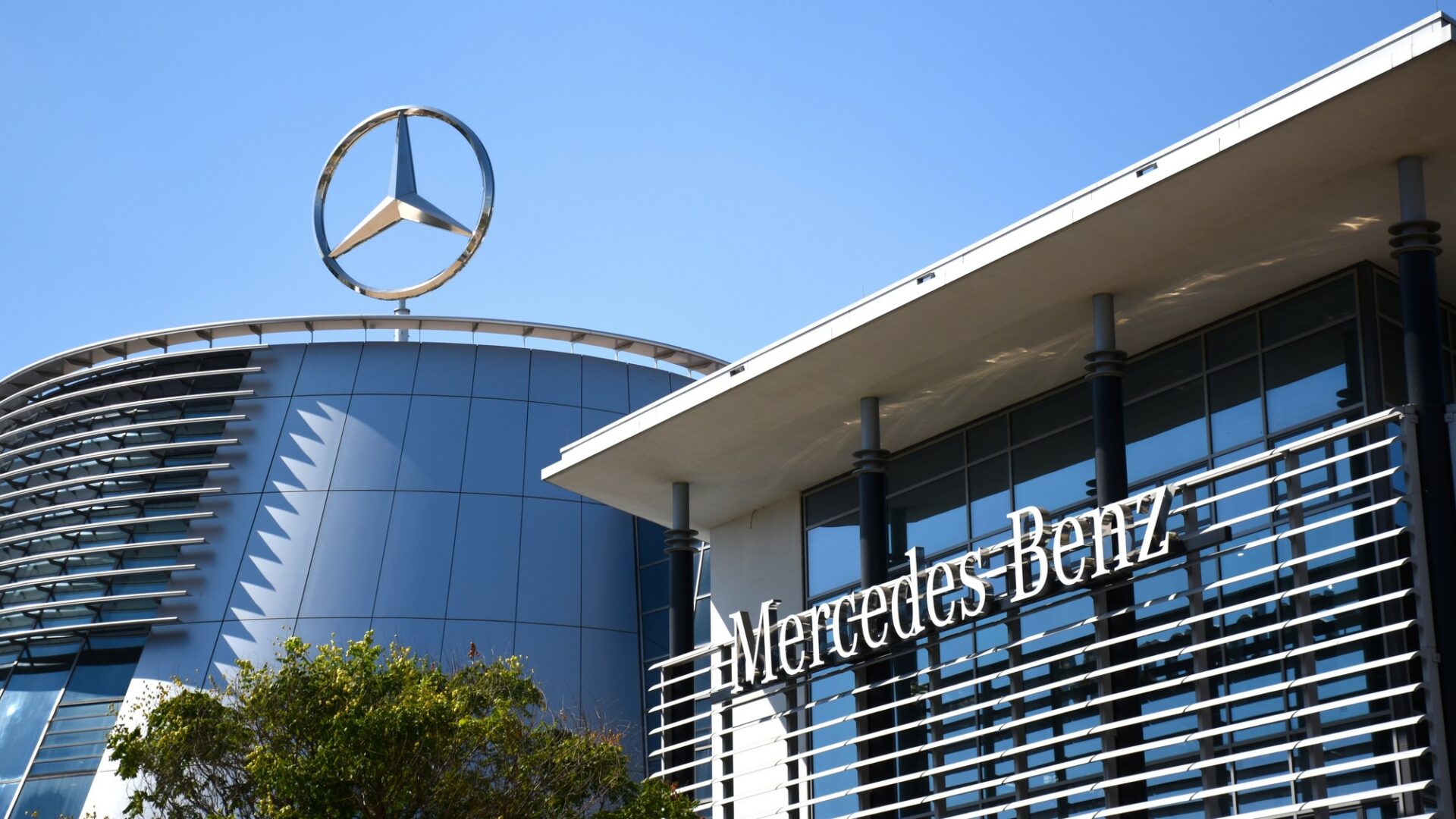 Přestože se v Evropě začínají objevovat známky zlepšení, zejména v prodejích elektromobilů, vyhlídky pro Mercedes zůstávají nejisté. Ilustrační foto: Depositphotos.com