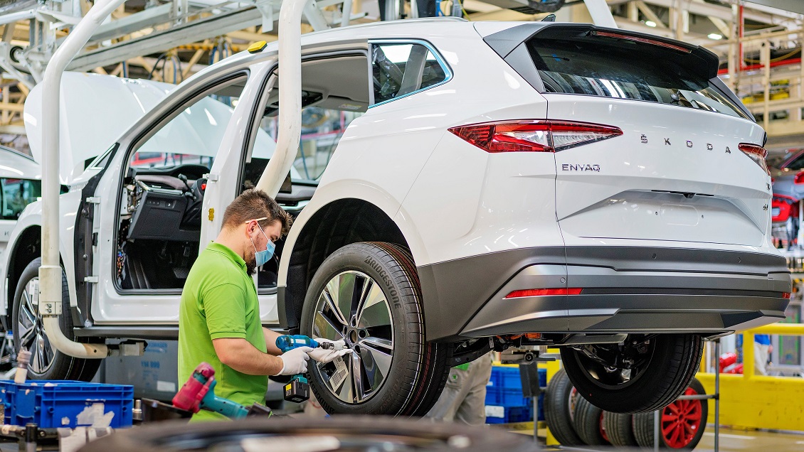 Přebytek obchodu s motorovými vozidly byl letos v lednu meziročně o šest miliard korun vyšší. Ilustrační foto: Škoda Auto
