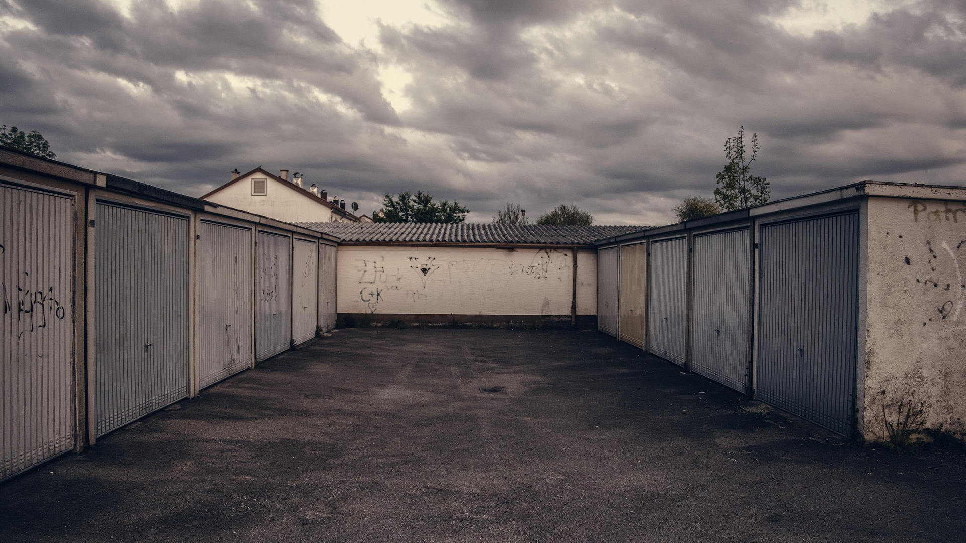 Před deseti lety vyšel metr čtvereční garáže celorepublikově průměrně na zhruba 11 000 Kč. V současnosti je to více než třikrát tolik. Ilustrační foto: Pixabay