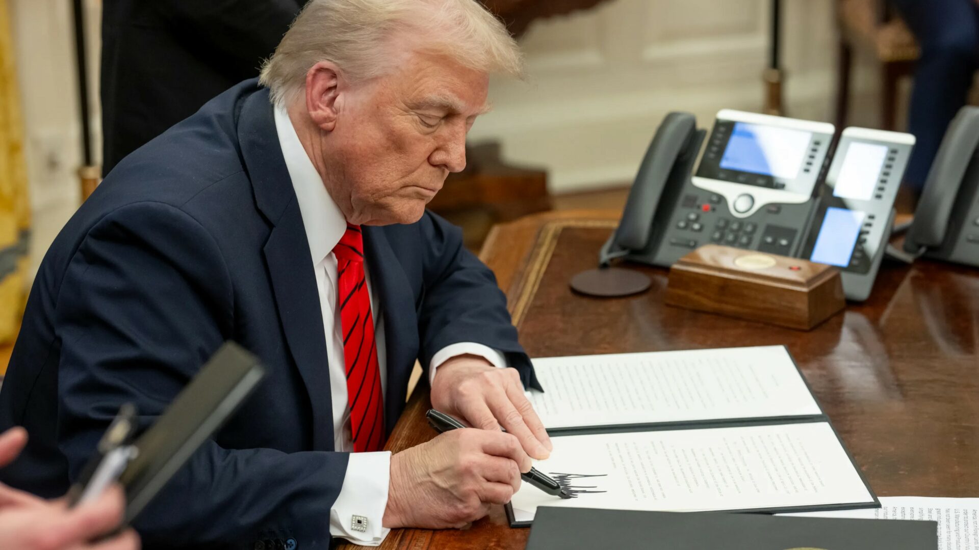 Podle posledního výroku Donalda Trumpa se cla budou týkat všech zemí obchodujících s USA, nejen těch, s nimiž mají Spojené státy nejvíce deficitní obchodní bilanci. Ilustrační foto: flickr.com/whitehouse