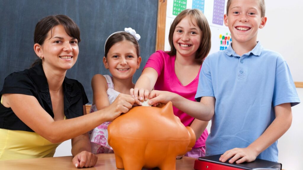 Programy zaměřené na rozvoj finanční gramotnosti na českých školách již absolvovalo 5,5 tisíce pedagogů a 31 tisíc žáků a studentů. Ilustrační foto: Depositphotos.com