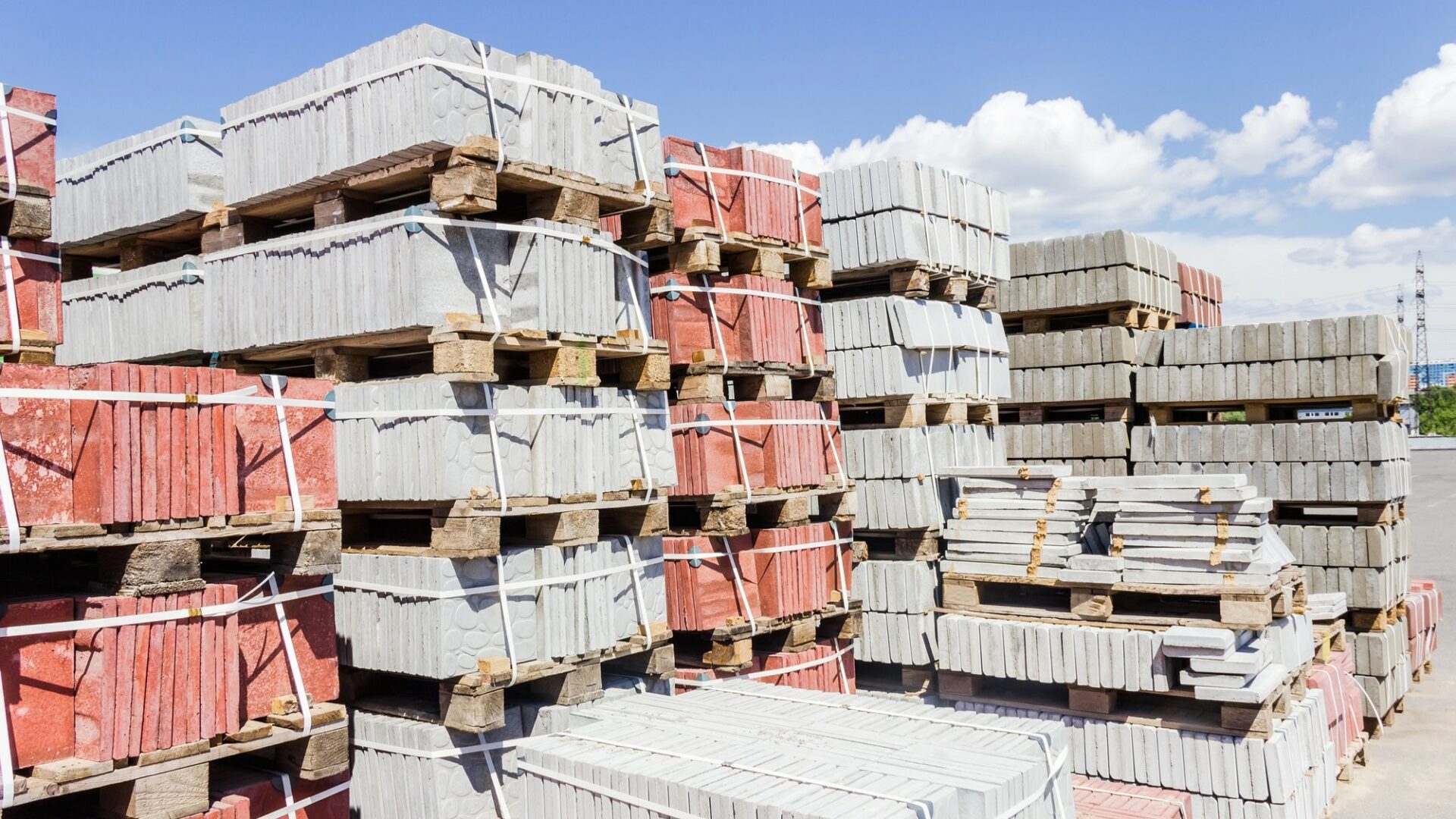 Stavební práce i materiál pokračují ve zdražování. Ilustrační foto: Depositphotos.com