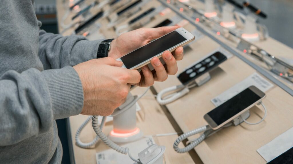 Mobilní telefony patří mezi zboží, které si Češi nejčastěji pořizují na splátky. Ilustrační foto: Depositphotos.com