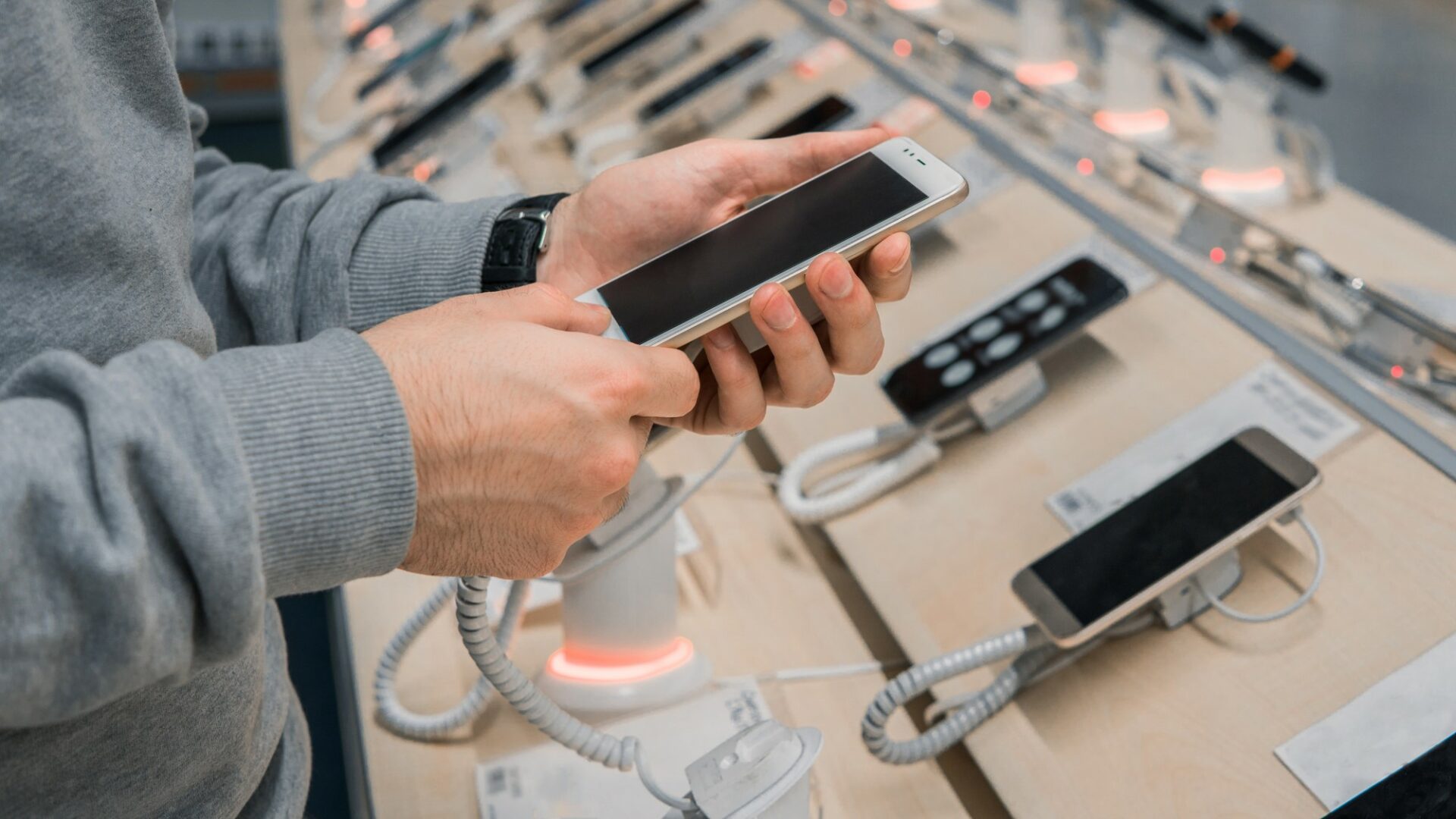 Mobilní telefony patří mezi zboží, které si Češi nejčastěji pořizují na splátky. Ilustrační foto: Depositphotos.com