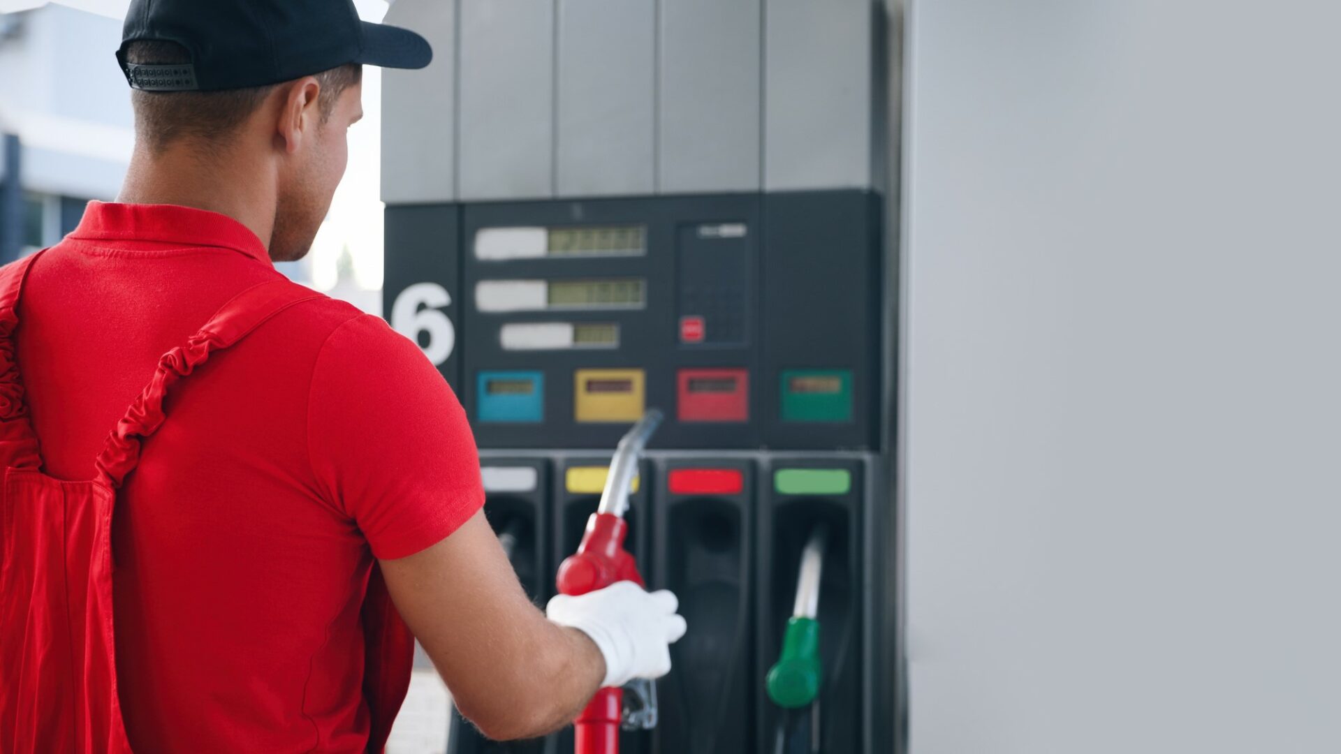 V příštím týdnu je třeba počítat se zdražením pohonných hmot v rozsahu zhruba 20 haléřů na litr. Ilustrační foto: Depositphotos.com