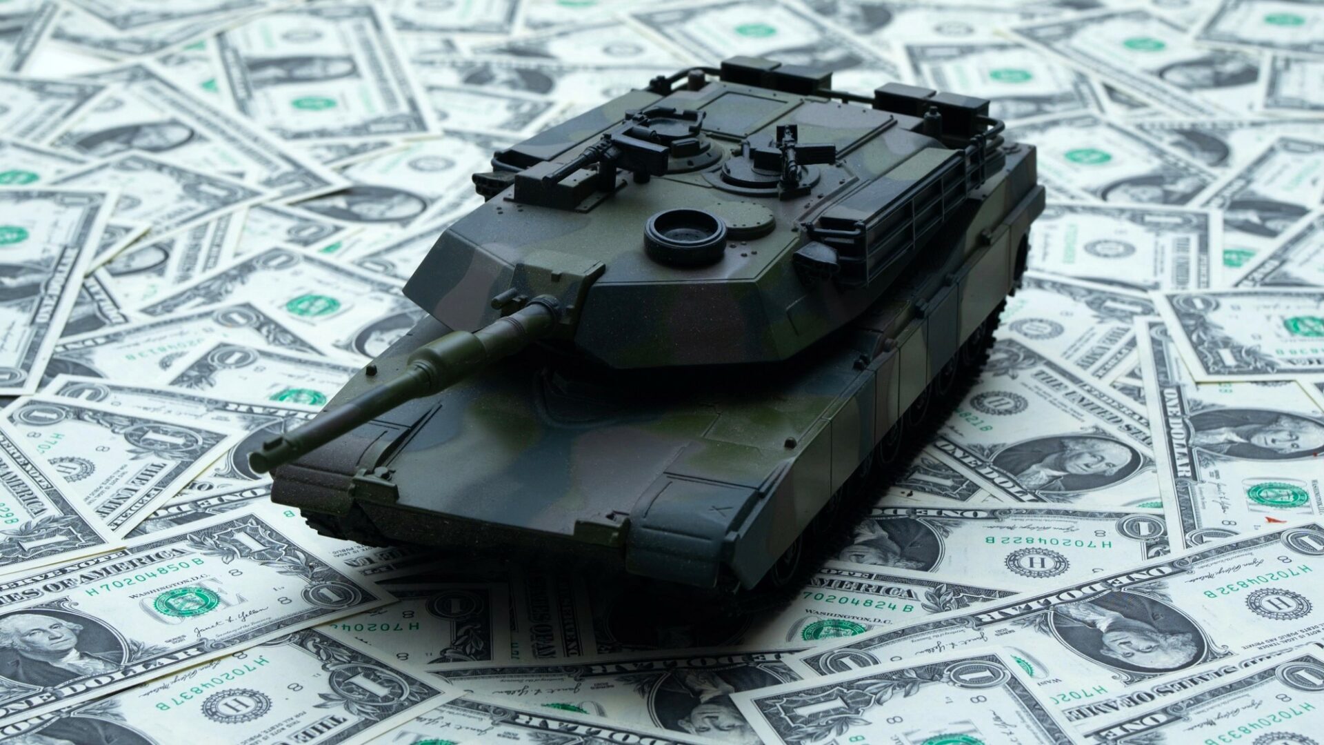 Vysoké úrokové náklady americké vlády, které jsou aktuálně vyšší než ty na obranu, brání tomu, aby celkový federální rozpočtový deficit rychle klesl na udržitelnou úroveň. Ilustrační foto: Depositphotos.com