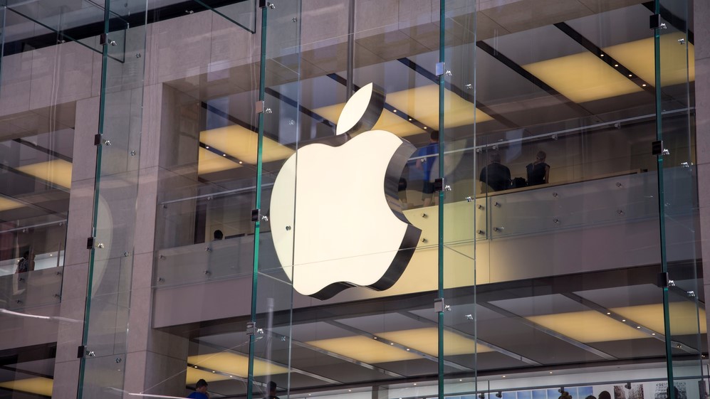 Apple v současnosti prodá v USA ročně přes 60 milionů iPhonů, z nichž přibližně 80 procent bylo dosud vyráběno v Číně. Ilustrační foto: Depositphotos.com