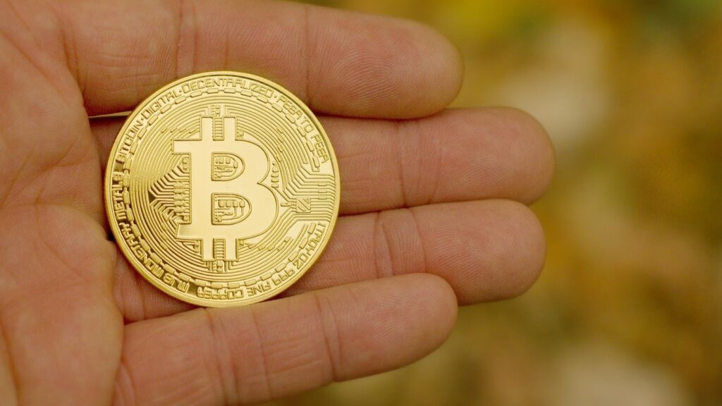 Po týdnu, kdy se cena bitcoinu držela kolem hranice 95 000 dolarů, v pátek došlo k průrazu a kryptoměna znovu míří k úrovni 100 000 dolarů. Ilustrační foto: Pixabay.com
