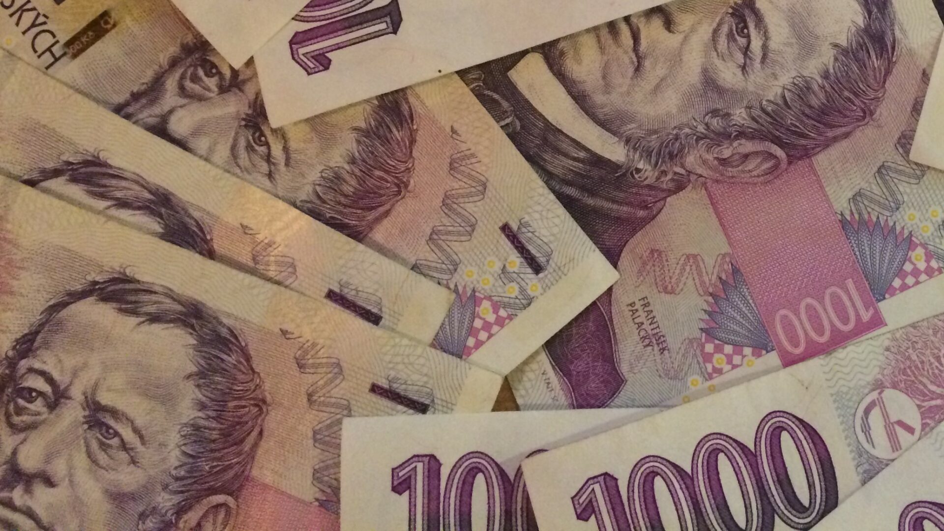 Úspory obyvatel po třech letech klesly. Češi víc utrácejí. Ilustrační foto: faei.cz