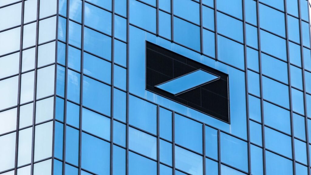 Německá Deutsche Bank dosáhla nejlepšího čtvrtletního zisku za posledních 14 let. Udrží si i nadále tento růst? Ilustrační foto: Depositphotos.com