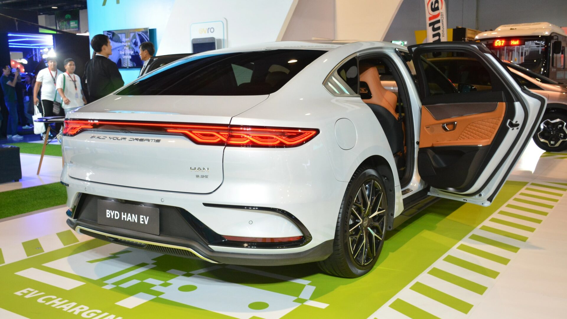 Čínská společnost BYD překonala Teslu v prodejích bateriových elektromobilů na evropském trhu a zařadila se mezi deset nejčastěji registrovaných značek. Ilustrační foto: Depositphotos.com
