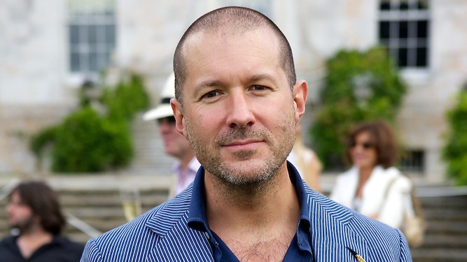 Jony Ive (na snímku) proslul výrokem: „Všechno, co jsem se za posledních 30 let naučil, mě dovedlo do tohoto okamžiku.“ A dnes hraje o nejvyšší možné sázky. Foto: Marcus Daweshttp://www.marcusdawes.commarcus@marcusdawes.com – Wikipedia:Contact us/Photo submission, CC BY-SA 3.0, https://commons.wikimedia.org/w/index.php?curid=19277958