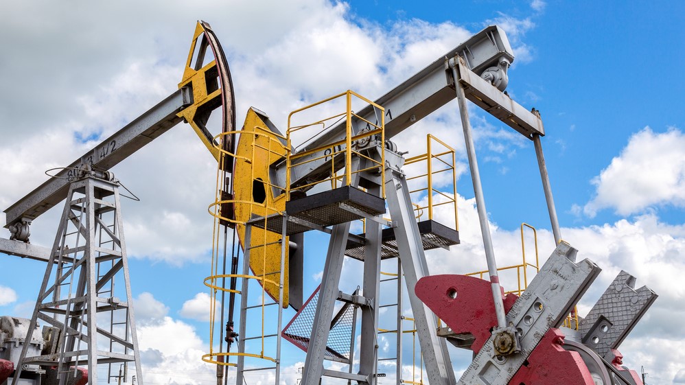 Ropný kartel OPEC+ pravděpodobně v červnu navýší svou produkci o 411 000 barelů denně, což je více, než se původně očekávalo. Ilustrační foto: Depositphotos.com