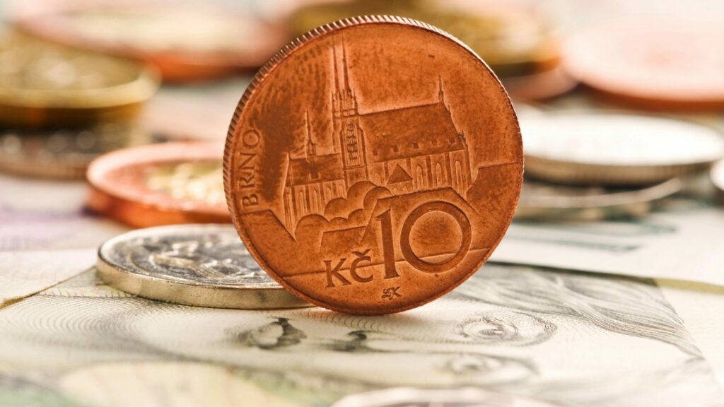 Relativně silná koruna, nejsilnější za poslední téměř rok, dalších výraznějších zisků v pondělí nedosáhla. Ilustrační foto: Depositphotos.com