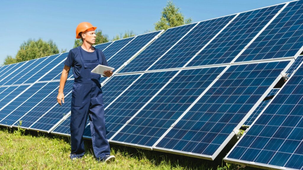 Senát chce vypustit z energetického zákona individuální kontroly části solárních elektráren. Ilustrační foto: Depositphotos.com