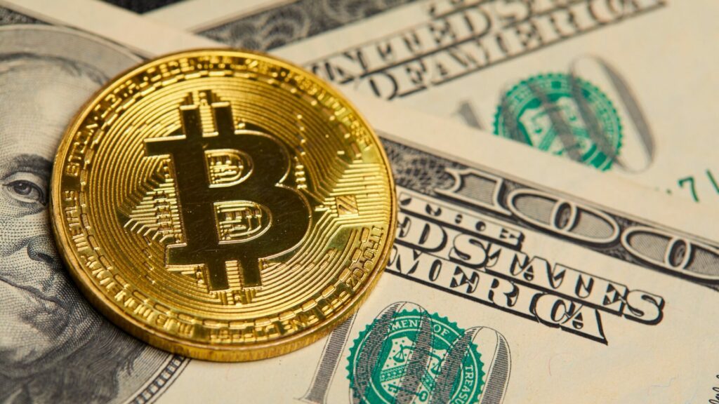 Bitcoin se rychle zotavil a opět se obchoduje nad hranicí 100 000 dolarů. Ilustrační foto: Depositphotos.com