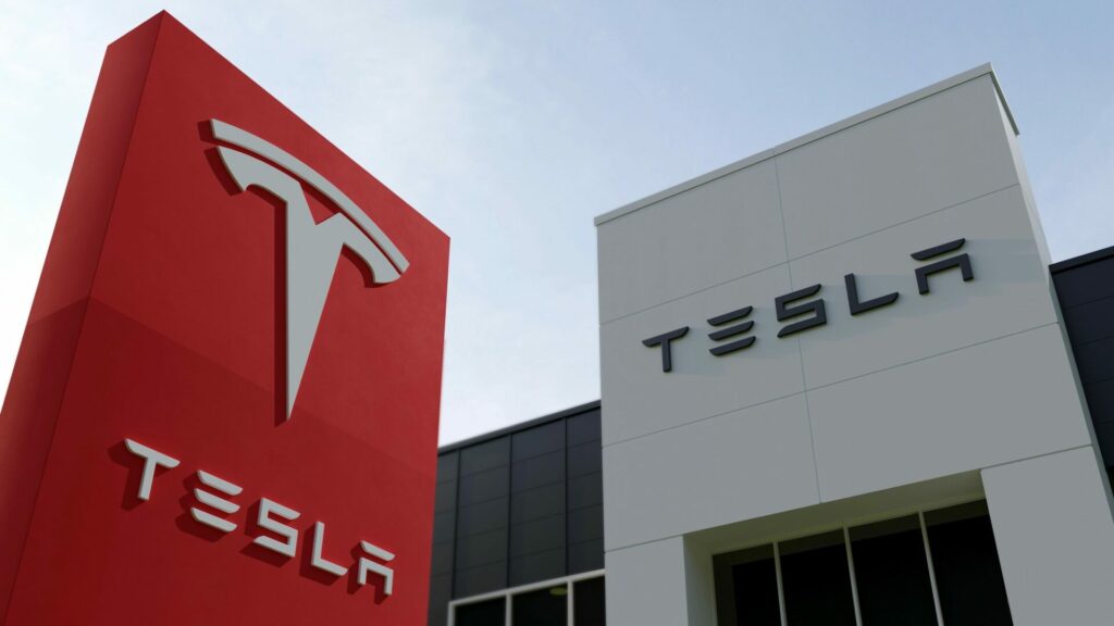 Spory s Elona Muska s prezidentem Donaldem Trumpem a nejistá budoucnost elektromobility způsobily největší pád akcií v historii automobilky Tesla. Ilustrační foto: Depositphotos.com