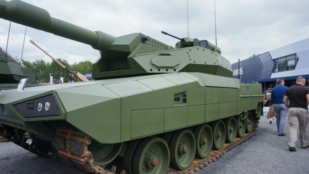 Německý obranný průmysl má velký zájem o inženýry, které automobilky propustily, aby je mohl zaměstnat při výrobě tanků a bojových vozidel pěchoty. Ilustrační foto: Depositphotos.com
