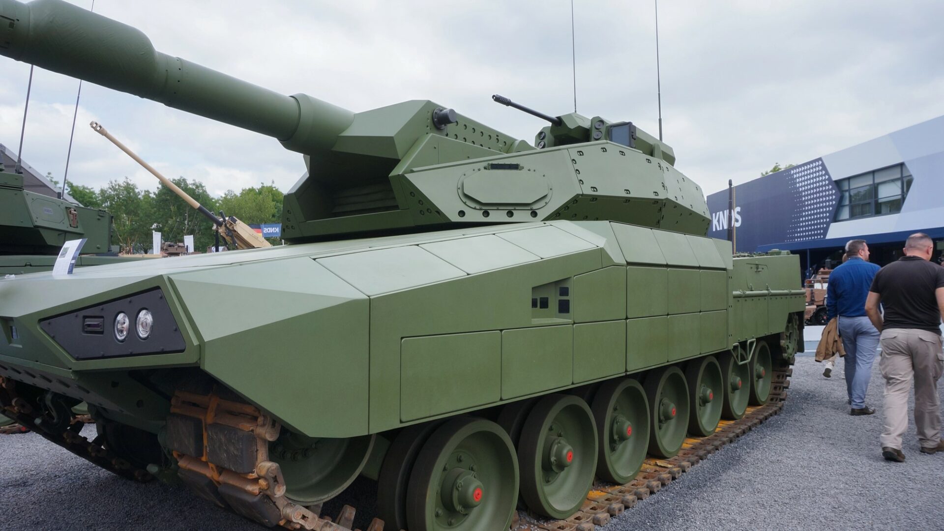 Německý obranný průmysl má velký zájem o inženýry, které automobilky propustily, aby je mohl zaměstnat při výrobě tanků a bojových vozidel pěchoty. Ilustrační foto: Depositphotos.com