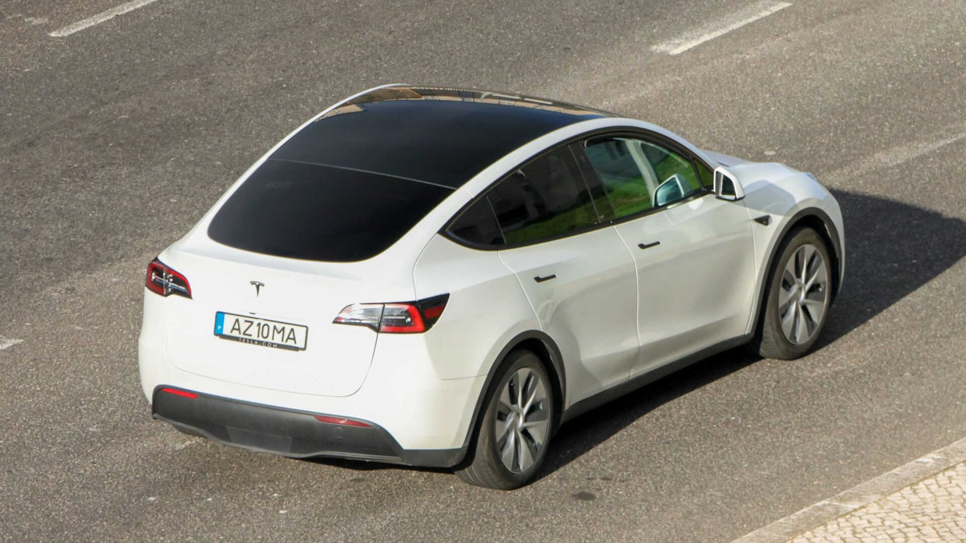 Podle Muska budou autonomní vozidla Tesla Model Y jezdit v Austinu pouze v omezených oblastech, budou se vyhýbat špatnému počasí a náročným křižovatkám a budou mít teleoperátory, kteří zasáhnou v případě problémů. Ilustrační foto: Depositphotos.com