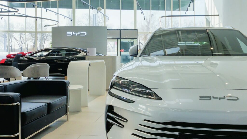 Čínský lídr na trhu s elektromobily BYD poskytl výrazné slevy na více než 20 modelů. Ilustrační foto: Depositphotos.com