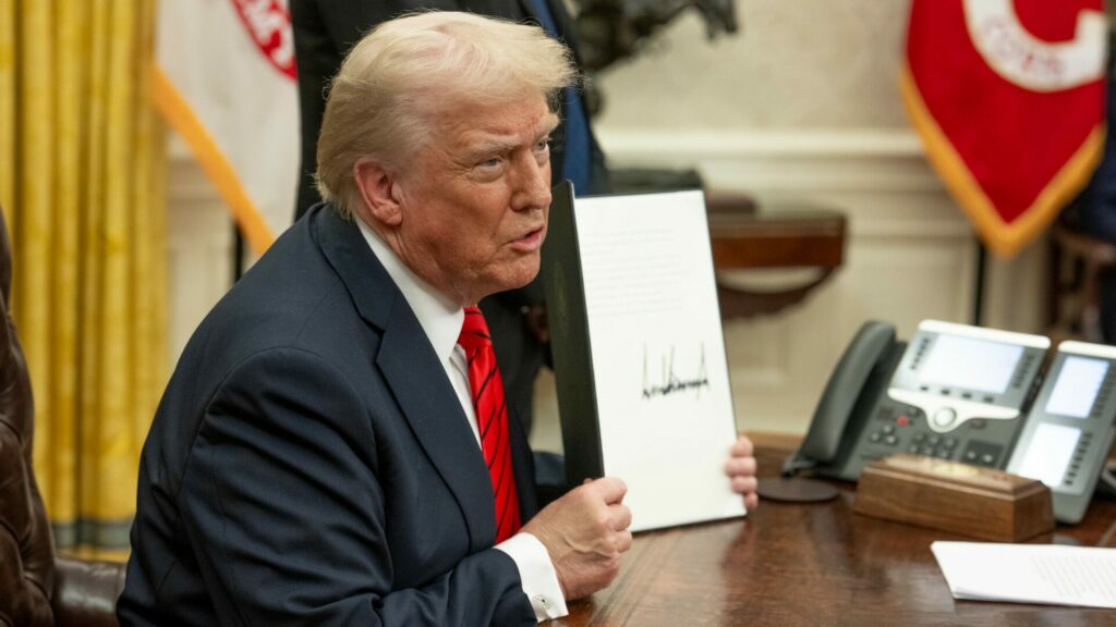 Podle vývoje v posledních týdnech to začíná vypadat, že se Trump svých předvolebních slibů zřekl a začal razit „běžnou“ politiku, kterou tolik kritizoval a sliboval ukončit. Ilustrační foto: flickr.com/whitehouse