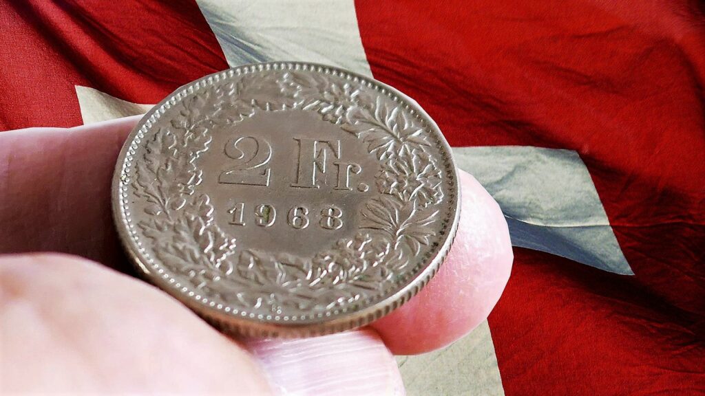 Česká koruna je světový „Rambo“ dvacátých let; v době pandemie, války či inflace posiluje vůči dolaru druhým nejvýraznějším tempem ze všech měn světa, předčí i euro. Umisťuje se před ní jen švýcarský frank. Ilustrační foto: Pixabay.com