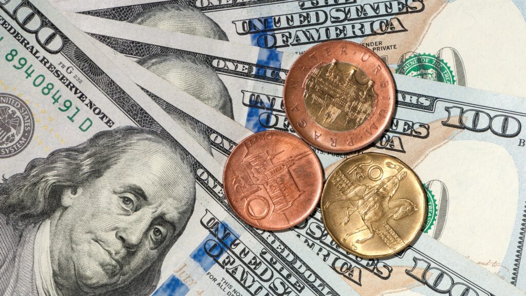 Dolar za poslední týden vůči koruně ztratil už téměř další procento. Ilustrační foto: Depositphotos.com