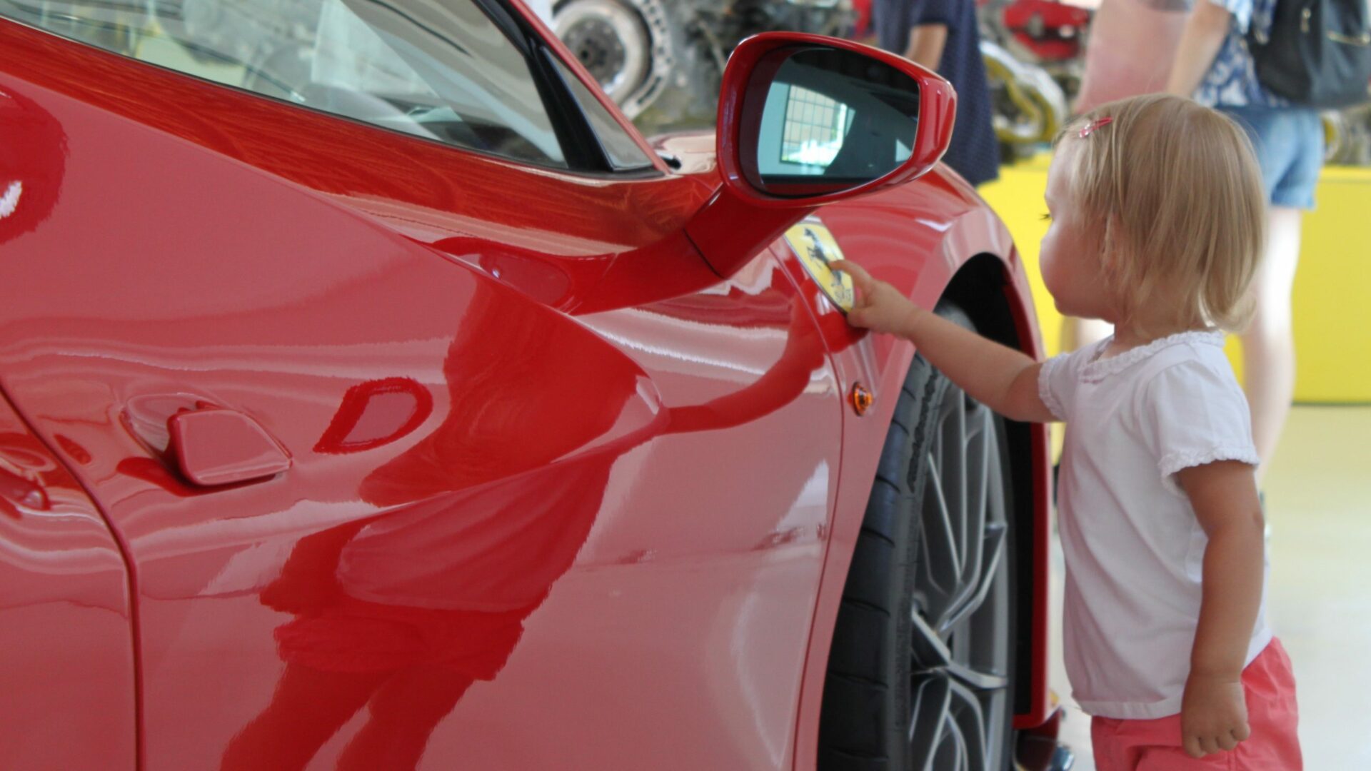 V případě Ferrari by holčičky braly i červenou barvu. Ilustrační foto: faei.cz