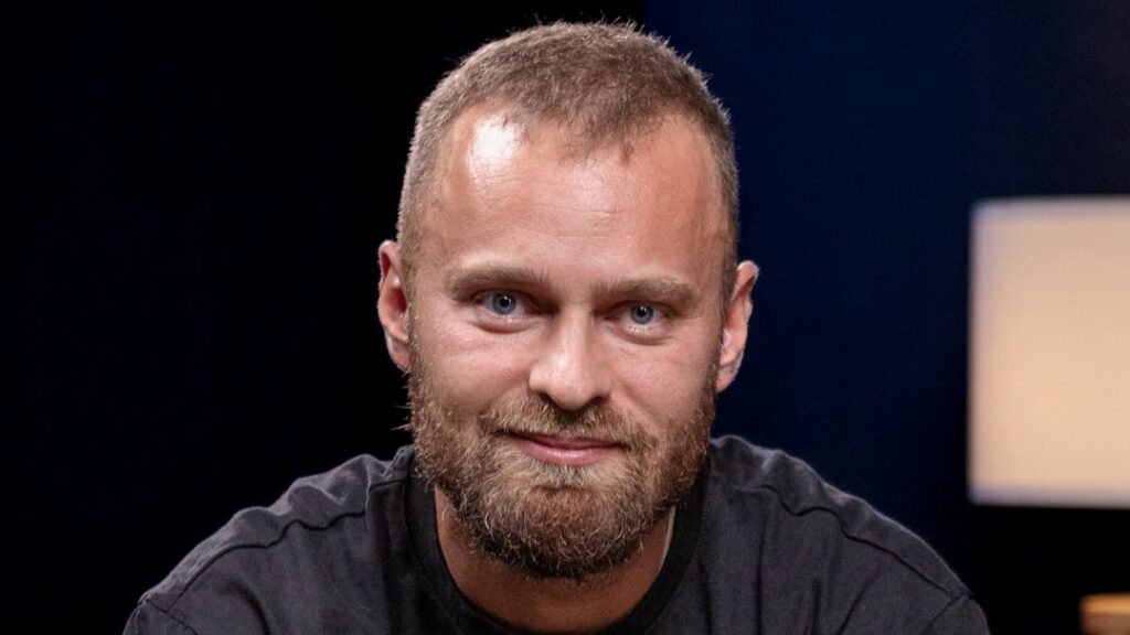 Osobností roku 2025 je podle APRA Marek Dvořák. V současnosti jeho příspěvky sleduje téměř 400 tisíc lidí. Zdroj: APRA