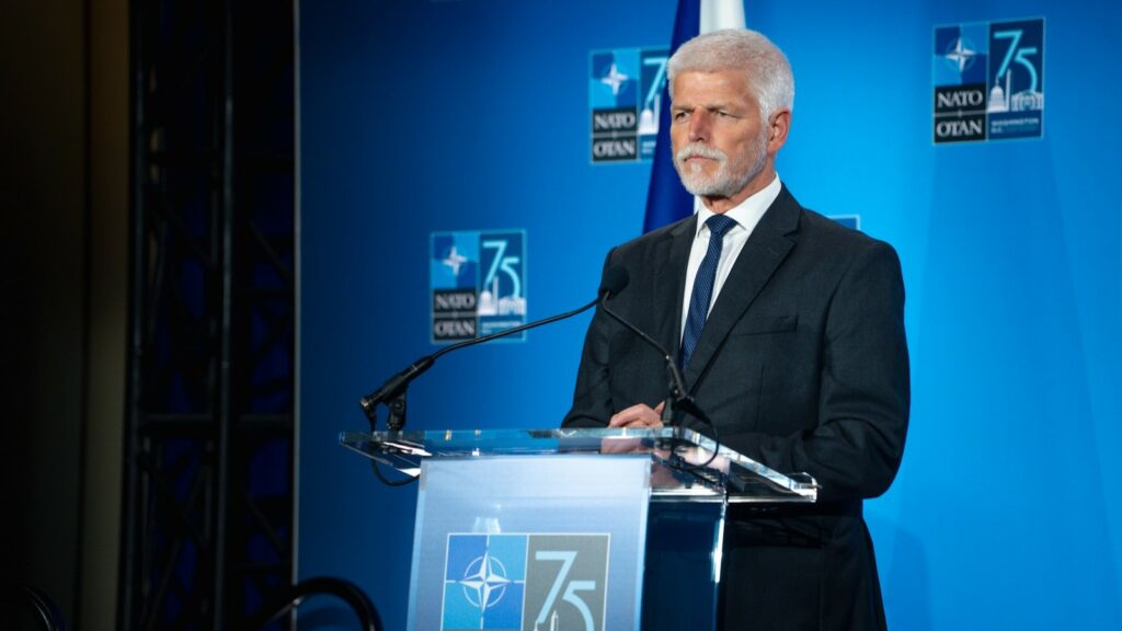 Pro prezidenta Pavla je zpochybňování členství Česka v NATO a EU důvodem nejmenovat vybrané ministry. Ilustrační foto: Hrad.cz