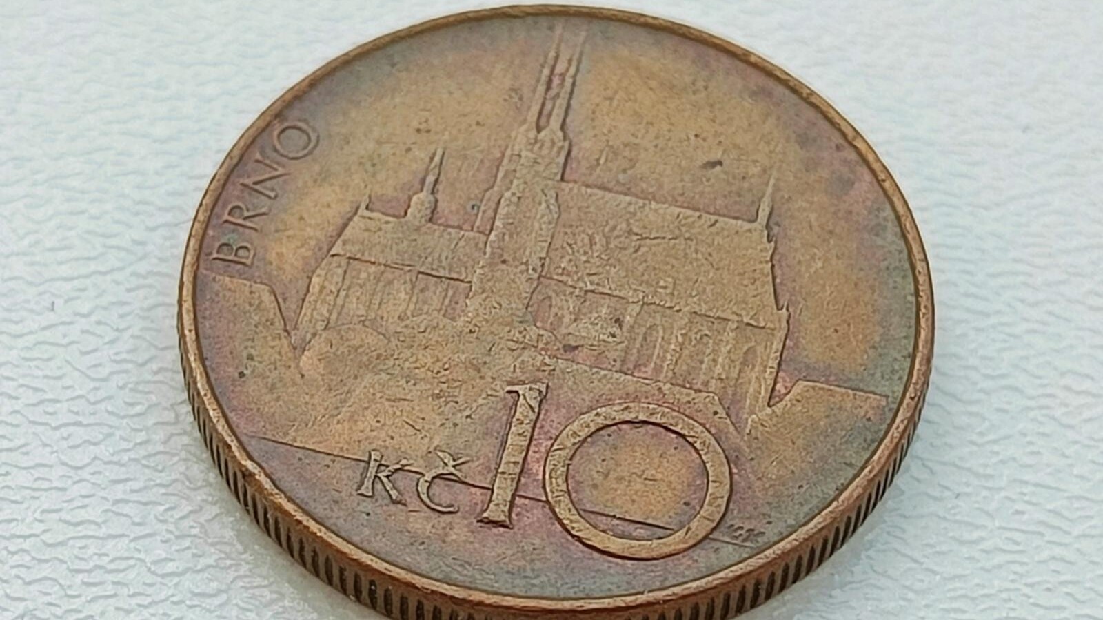 Raritní desetikoruna s malým KČ. Foto: Aukro