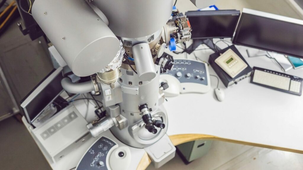 Česká republika loni vyvezla do USA elektronové mikroskopy za 6,3 miliardy korun. Ilustrační foto: Depositphotos.com