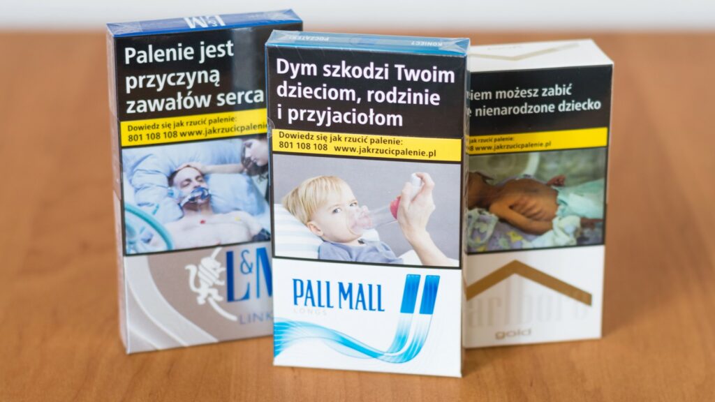 Dnes platí, že skoro každá pátá cigareta vykouřená v Česku, nebyla v Česku zdaněná. Nejčastěji se k nám dovážejí pravé cigarety z Polska. Ilustrační foto: Depositphotos.com