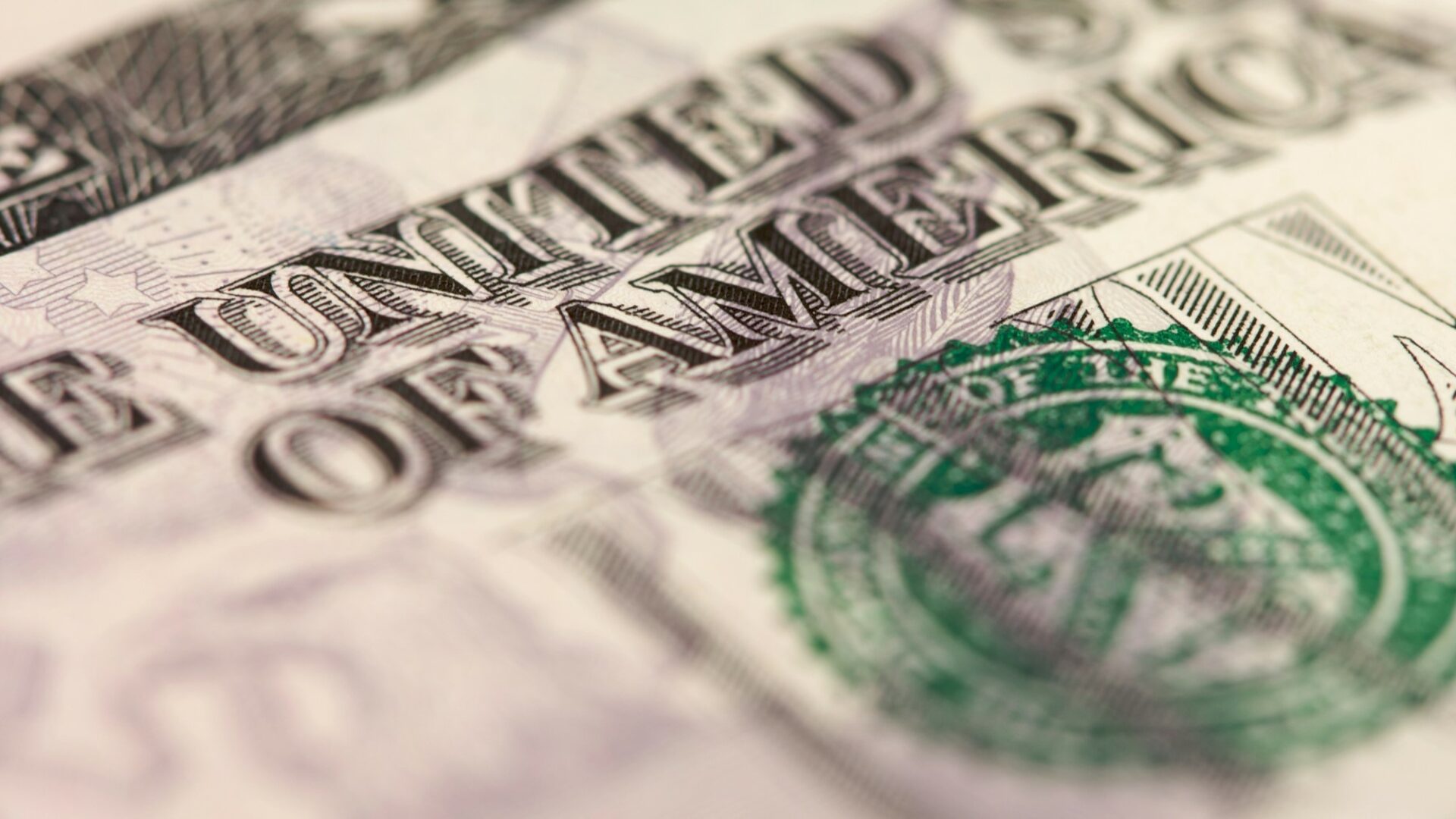 Americký dolar, dlouhá léta symbol stability globálního finančního systému a zároveň světová rezervní měna, prochází letos poměrně bouřlivým obdobím. Ilustrační foto: Depositphotos.com