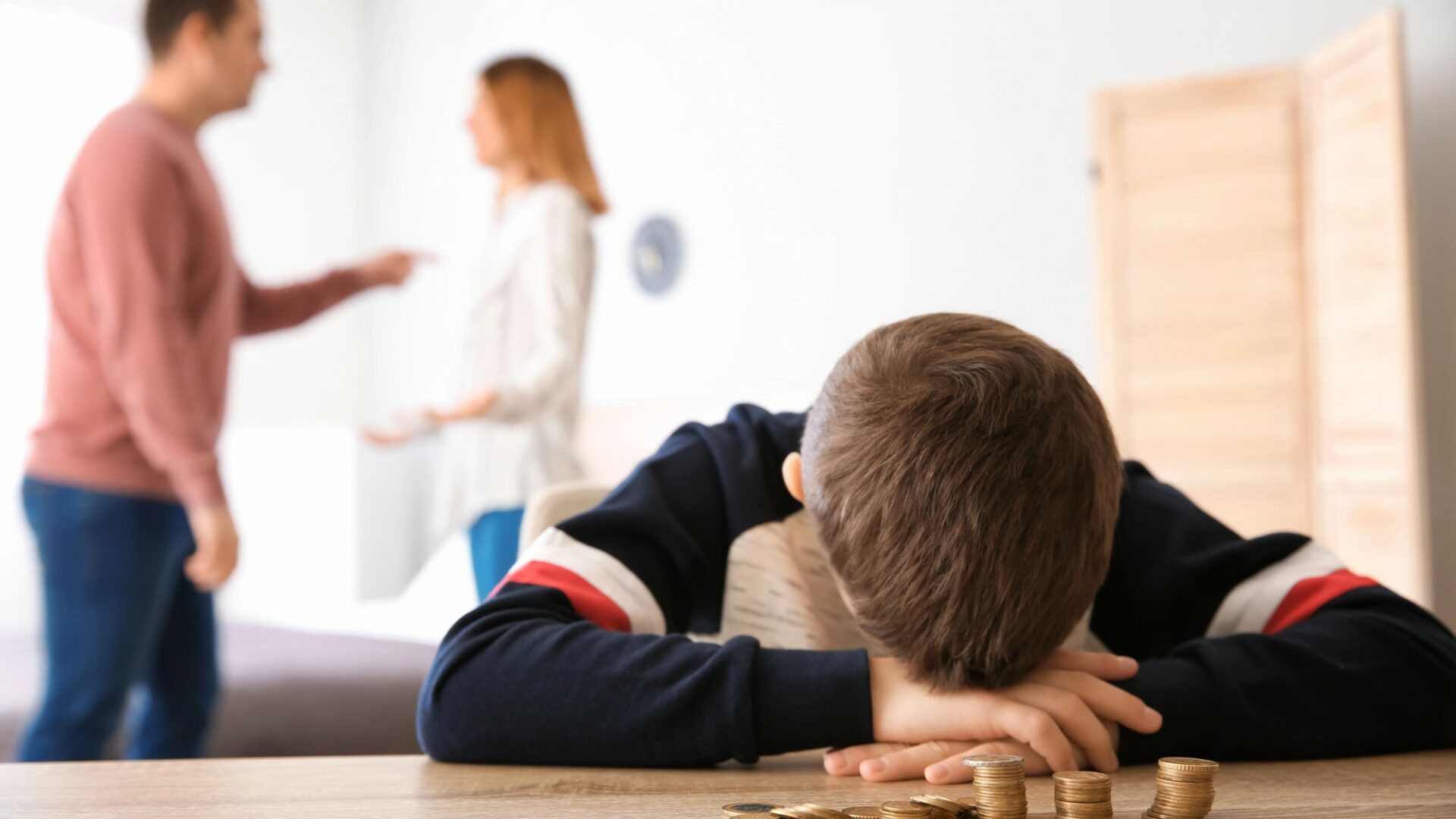 Náhradní výživné v současnosti v Česku pobírá přibližně deset tisíc dětí a jeho průměrná měsíční výše se pohybuje kolem 1 900 korun. Ilustrační foto: Depositphotos.com