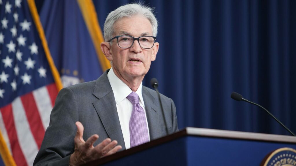 Za růstem ceny bitcoinu stojí i spekulace, že prezident Trump zbaví funkce šéfa americké centrální banky Powella. Ilustrační foto: Federal reserve