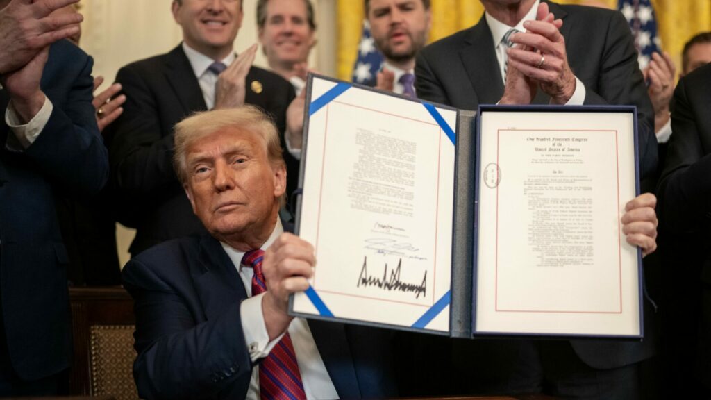 Americký prezident Donald Trump podepsal a uvedl v platnost úplně první větší zákon, který reguluje kryptoměny. Ilustrační foto: flickr.com/whitehouse