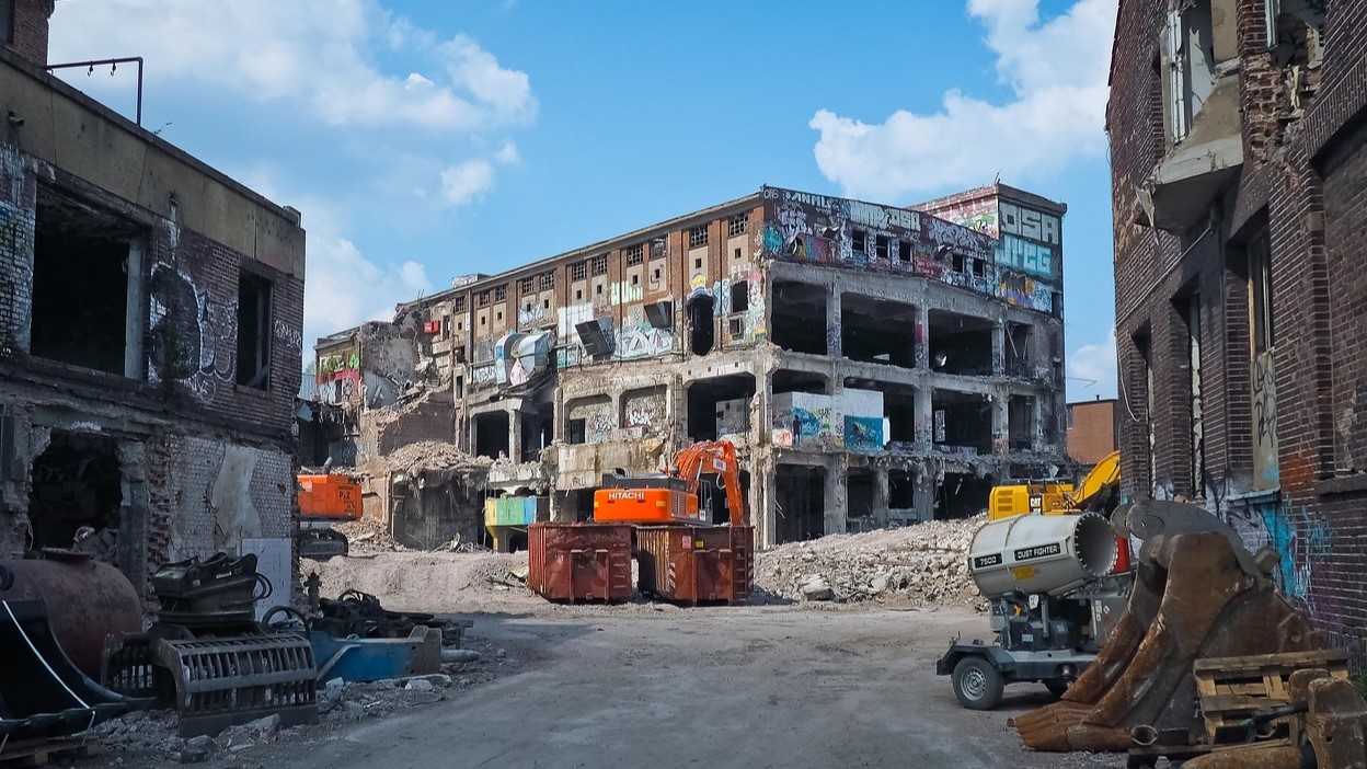 Z nevyužívaných brownfieldů se znovu stanou živá místa určená pro podnikání, služby i komunitní život. Ilustrační foto: Pixabay.com