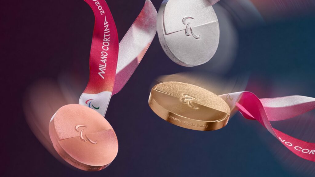 Organizátoři olympijských her v roce 2026 odhalili podobu medailí, o něž bude bojovat 2 900 sportovců. Foto: Milano Cortina 2026