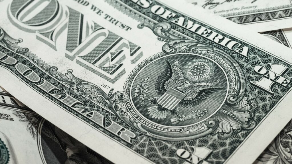Americký dolar vůči české koruně v letošním roce oslabil o více než 13,5 procenta. Opětovné posílení dolaru ze současných nízkých úrovní je však v dalších měsících vysoce pravděpodobné. Ilustrační foto: Pixabay.com